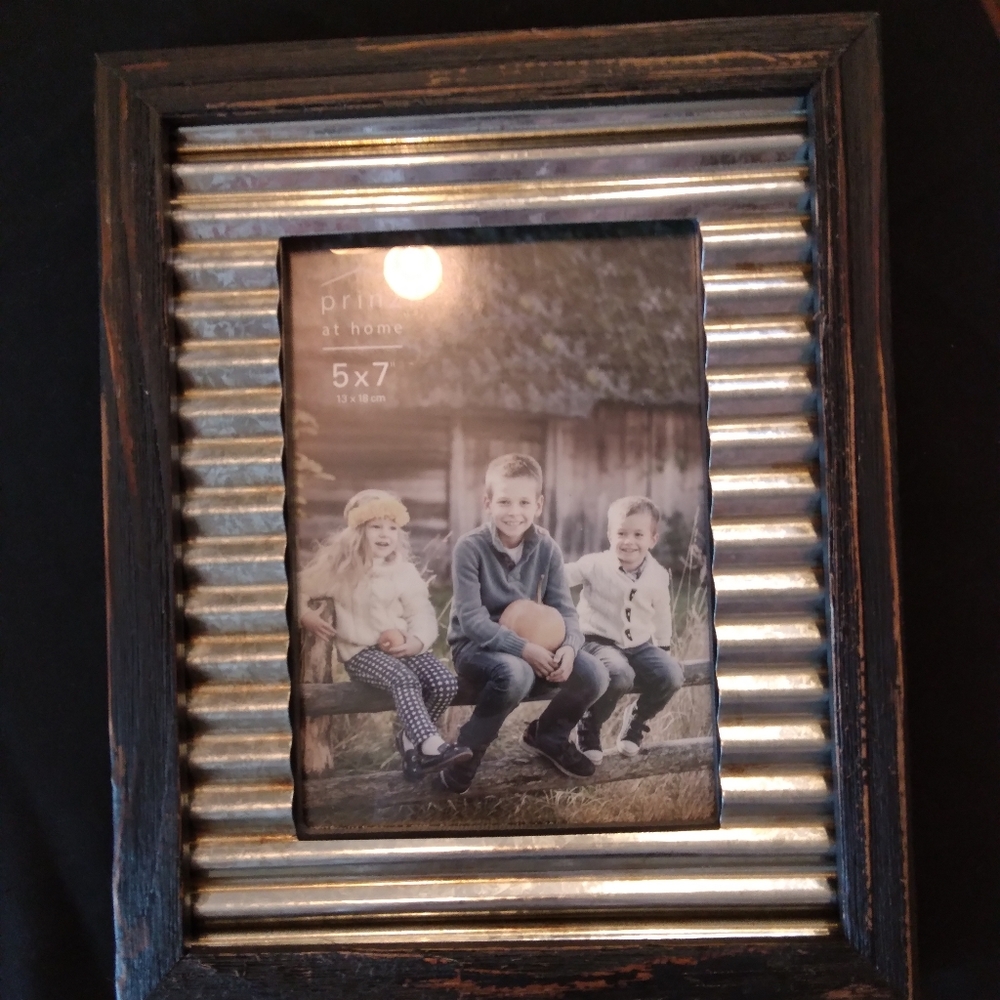Picture frame - Picture 2 of 4